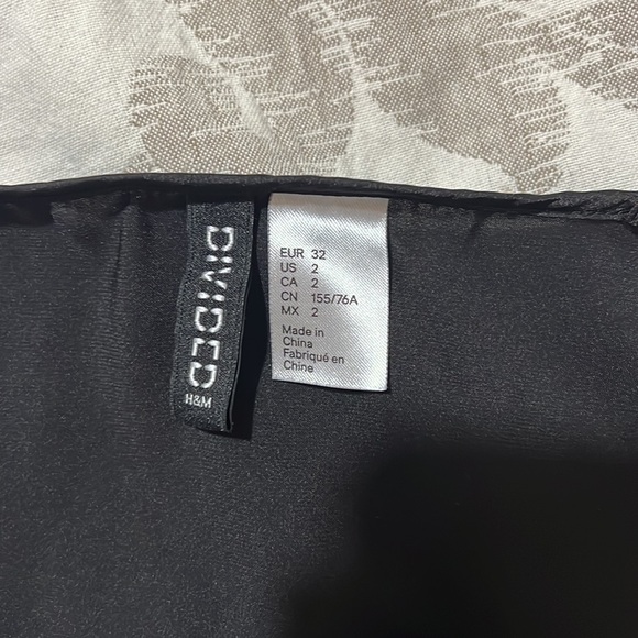 Black satin tank top - Picture 3 of 3